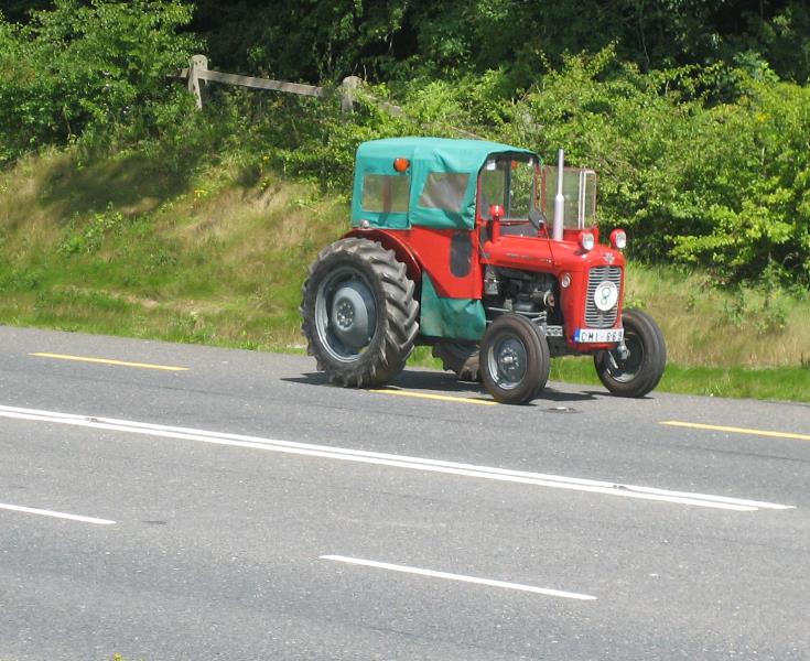 ../Images/Vintage tractor Run 2007- 30.jpg